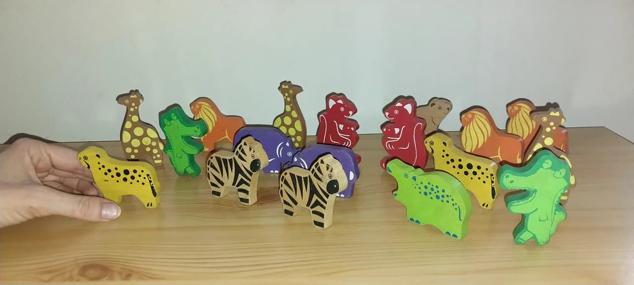 Lot de 20 figurines animaux en bois