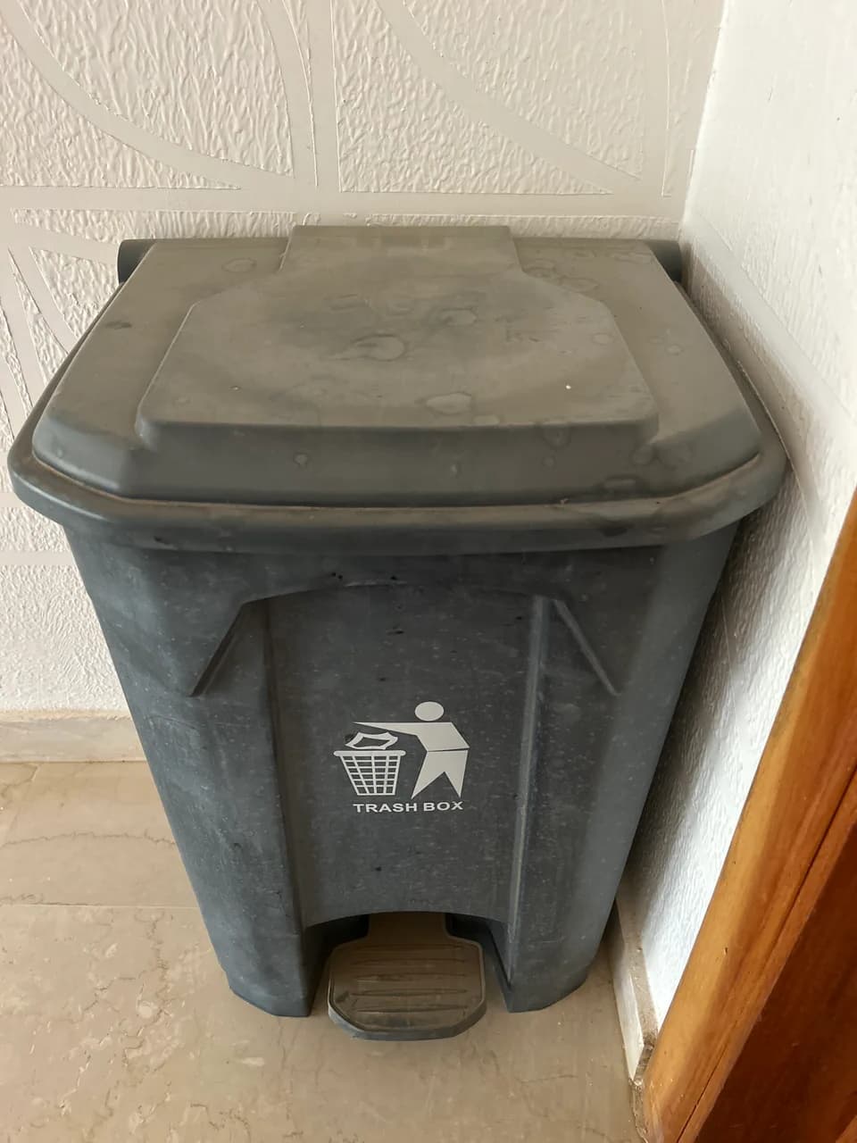 Grande poubelle d’extérieur