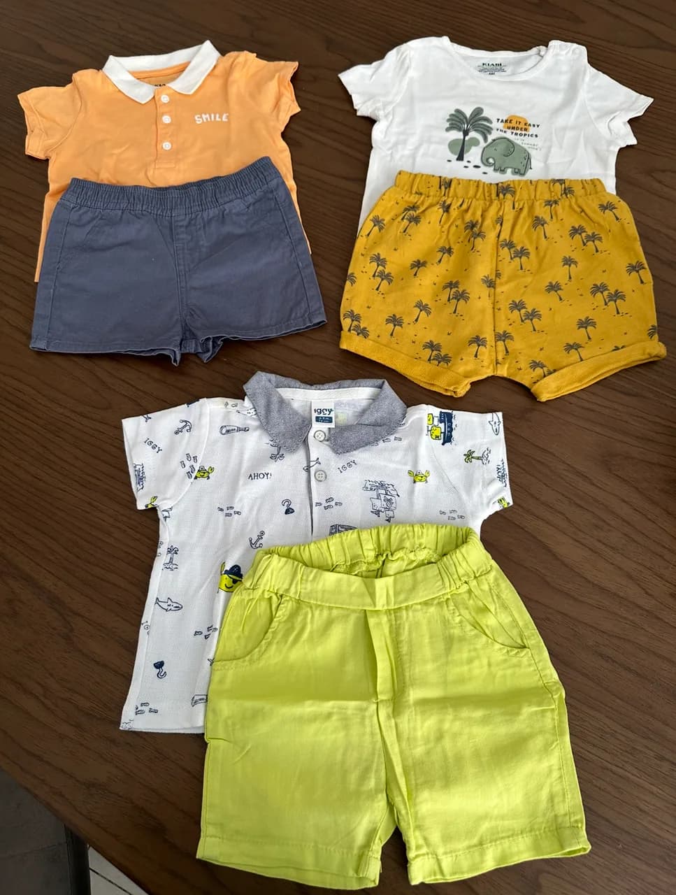 Lot 3 ensembles 6-9 mois